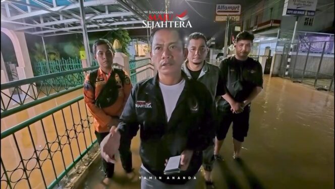 
 Wali Kota Yamin Pantau Kondisi Banjir Rob di Dini Hari, Himbau Warga Waspada Jika Butuh Bantuan Hubungi 112