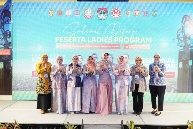 
 Ketua Dekranasda Banjarmasin Ikuti Ladies Program APEKSI 2026 di Pontianak, Jadi Ruang Kolaborasi dan Promosi Produk Kerajinanan