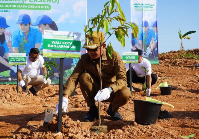 
 Kembalikan Ekosistem TPA Basirih, 2.500 Bibit Pohon Ditanam